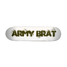 Planche à roulettes de gosse d'armée