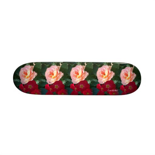 Planche à roulettes "de roses rouges de corail ros