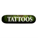 Planche à roulettes de tatouages
