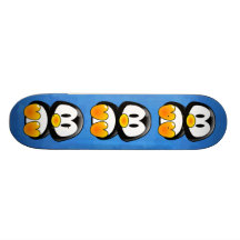planche à roulettes de tux de pingouin de bébé