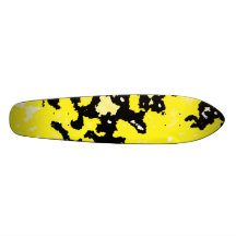 planche à roulettes jaune de camo