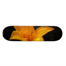 Planche à roulettes jaune d'orchidée