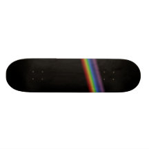 Planche à roulettes noire d'arc-en-ciel