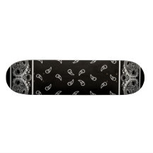 Planche à roulettes noire de Bandana