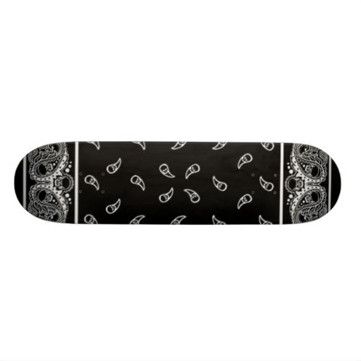 Planche à roulettes noire de Bandana