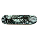 Planche à roulettes noire de paume