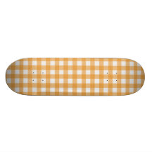 Planche à roulettes orange de plaid