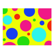 Pois coloré d'amusement grand sur le jaune carte postale