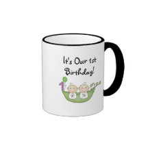 Pois de jumeaux dans un premier anniversaire de co mug à café