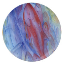Poissons abstraits colorés dans l'aquarelle assiettes