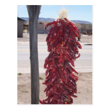 poivrons de piment d'un rouge ardent dans la trapp carte postale