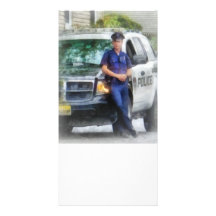 Policier en la voiture de patrouille cartes de vœux avec photo