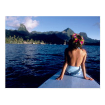 Polynésie française, Moorea. Femme appréciant la v Carte Postale