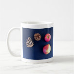 Pommes et cônes de pin tasses