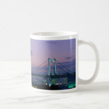 Pont en arc-en-ciel croisant la baie de Tokyo, Jap Mugs