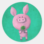 Porc chanceux avec le trèfle chanceux de quatre fe adhésif rond