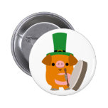 Porc de bande dessinée jouant Bodhran :) insigne d badges publicitaires