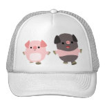 Porcs mignons de bande dessinée sur un chapeau de  casquettes
