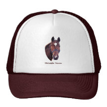 Portrait de cheval de châtaigne casquettes de camionneur