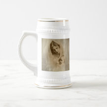 Portrait vintage, mère affectueuse tenant l'enfant tasse à café
