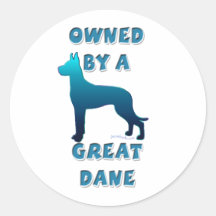 Possédé par great dane autocollant rond