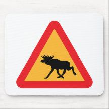 Poteau de signalisation suédois d'orignaux de préc tapis de souris