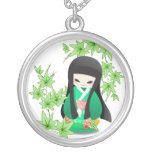 Poupée japonaise de geisha - collier vert de série