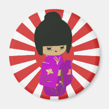 Poupée rose mignonne de Kokeshi sur le Soleil Leva Aimant