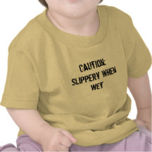 PRÉCAUTION : GLISSANT QUAND T-shirt HUMIDE de bébé