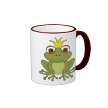 Prince de grenouille de conte de fées avec la cour tasse à café