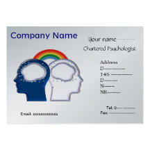 Psychologue partageant le carte de visite d'idées…