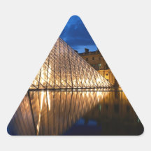 Pyramide dans le musée de Louvre, Paris, France Autocollants En Triangle