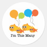 Quatre poissons je suis ces beaucoup adhésifs ronds