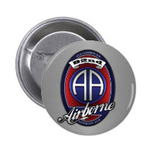 quatre-vingt-deuxième Étiquette aéroporté de bière Badges