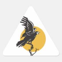Raven étant perché sur la branche rétro autocollants en triangle