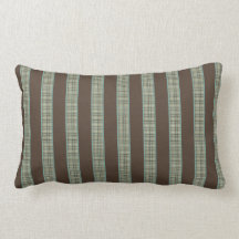 Rayures de Brown et coussin vert de bois de charpe