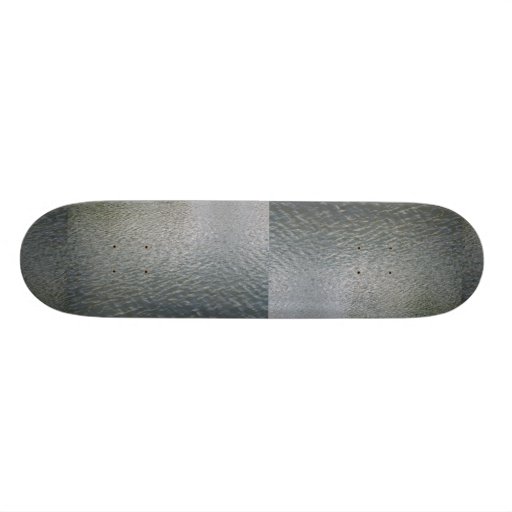 Réflexion de l'eau et d'arbre plateaux de skateboards customisés