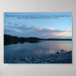 Réflexions rocheuses de rivage et de coucher du so affiches