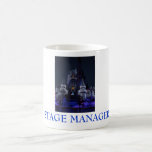 Régisseur avec la photo d'éclairage de château tasse