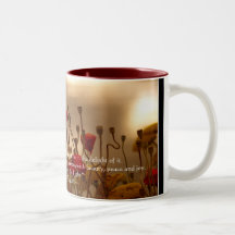 RÉJOUISSEZ-VOUS le poème et la tasse rouge florale