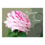 Remous de rose de rose épousant l'invitation de br