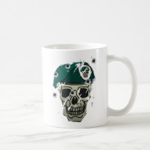 Rétro motif de militaires de crâne et de béret tasse