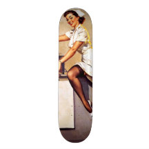 Rétro Pin vintage d'infirmière de Gil Elvgren vers Plateaux De Skateboards Customisés