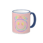 Rétro tasse super de smiley d'arc-en-ciel