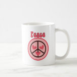 Rétro tee - shirt rose de symbole et de coeur de p tasse à café