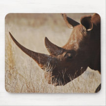 Rhinocéros noir africain avec de grands klaxons tapis de souris