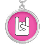 roche sur le collier de rose de main de roche