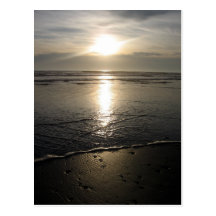 Roches de plage et un coucher du soleil cartes postales