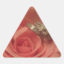 Rose de rose avec des anneaux de mariage autocollants