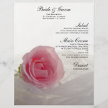Rose de rose sur le menu blanc de mariage tract